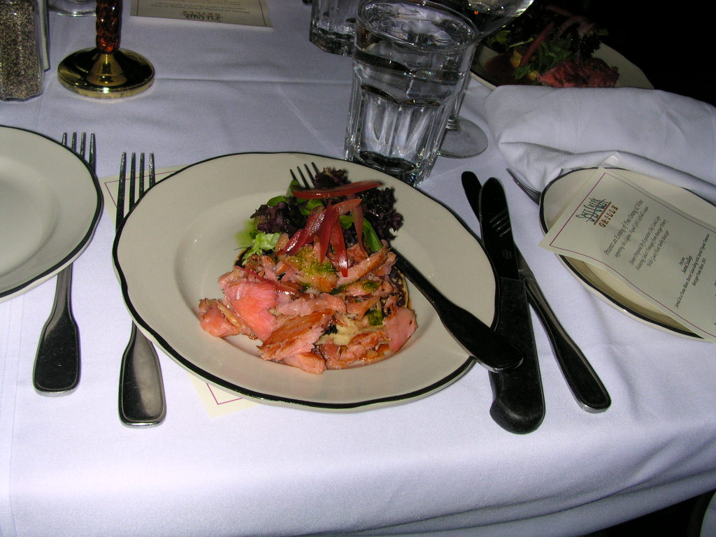 Smoked Salmon Salad
Sweet Corn PancakewithSmokedSalmonand Baby Organic Lettuce
Drizzled with Light Tomato Sauce with Chive Oil