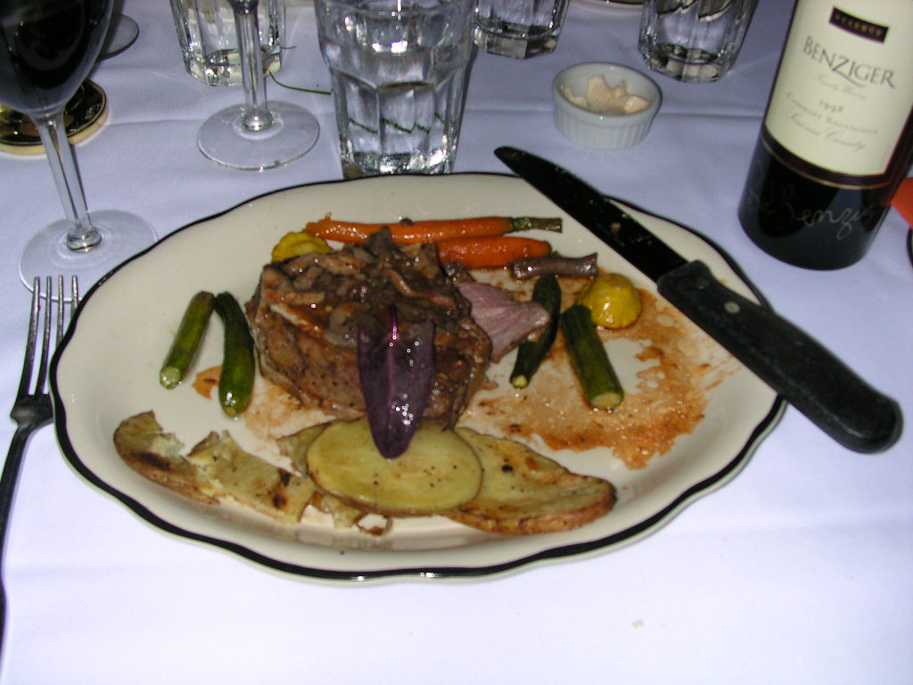 Delmonico Steak
Pan-Seared Delmonico Tenderloin Steak
Served over Grilled Yukon Patatoes
along with Baby Summer Vegetables & Wile Mushroom Ragu